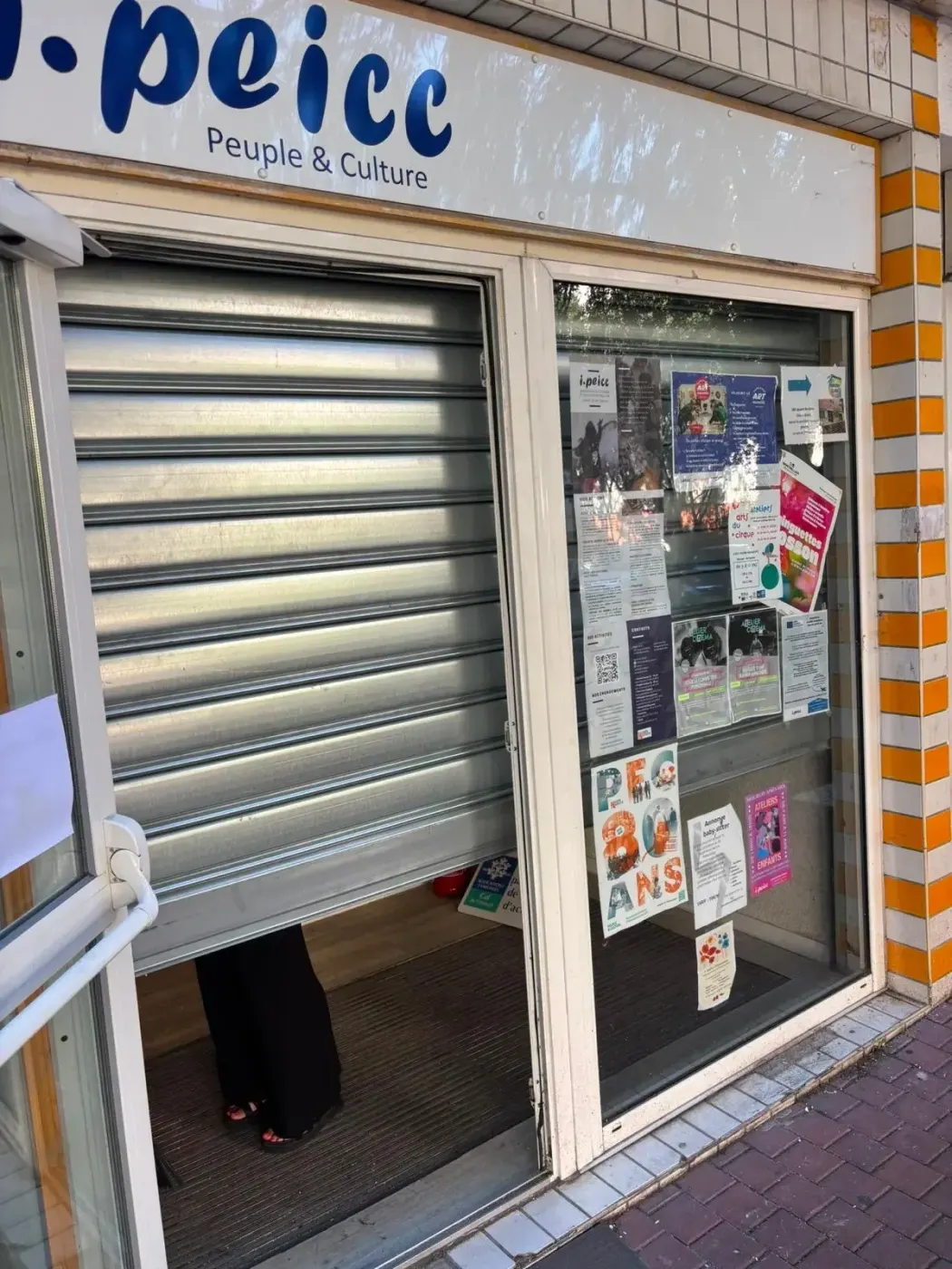 Déblocage de rideau métallique bloqué à Asnières-sur-Seine Déblocage de rideau métallique bloqué à Asnières-sur-Seine